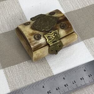 Small trinket box made out of bone
